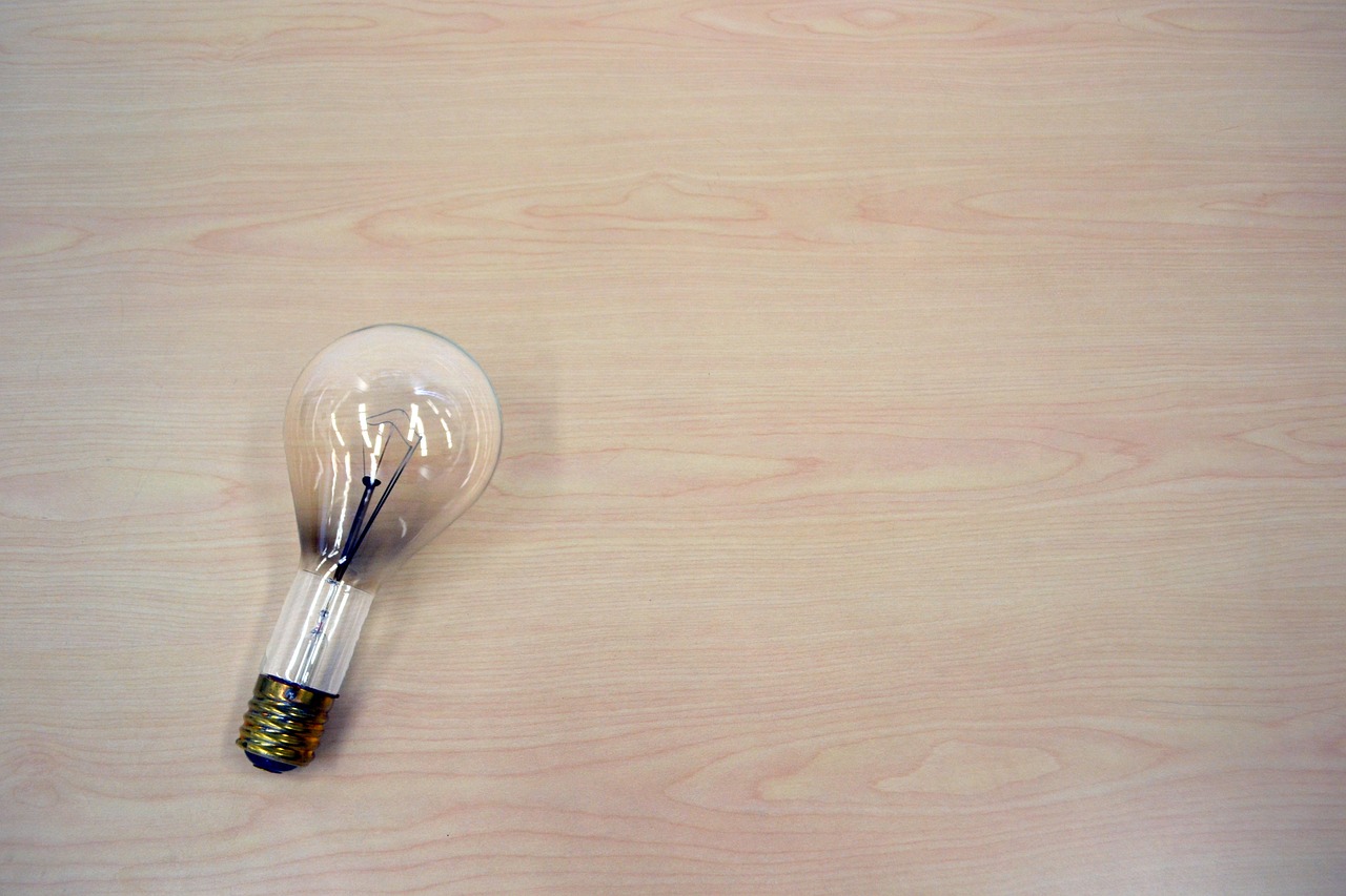 light-bulb-1170778_1280