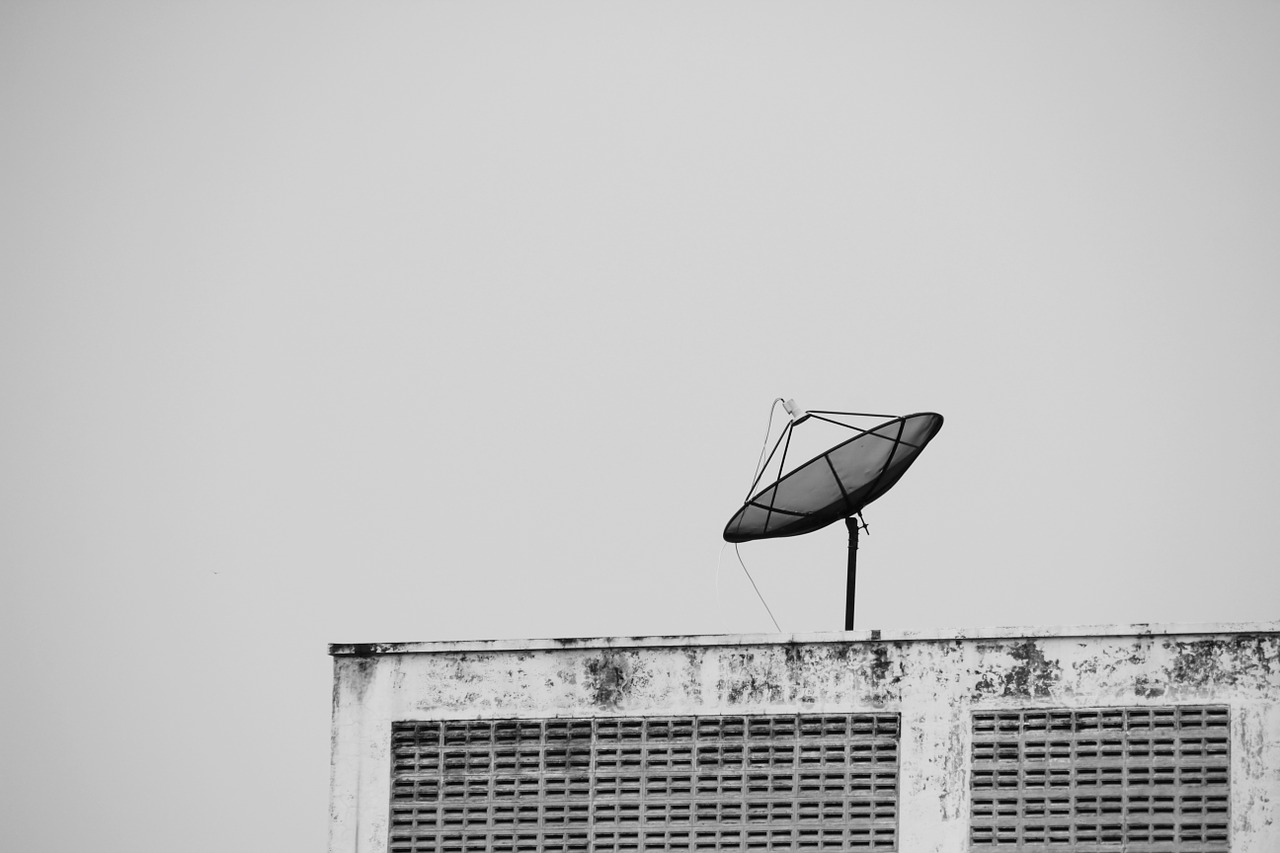 satellite-1128404_1280